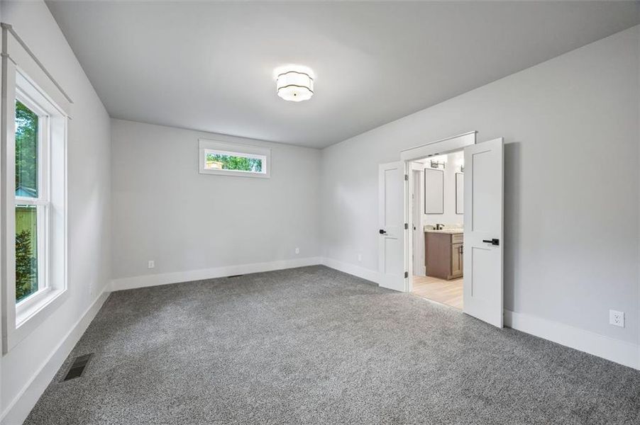 Spacious, unfurnished interior of a new home in , Monroe (Image 23).