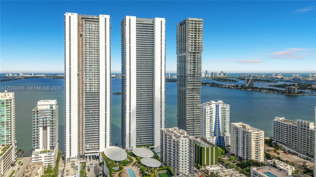 Condo located in Miami, FL showcasing its design and architecture (Image 32).