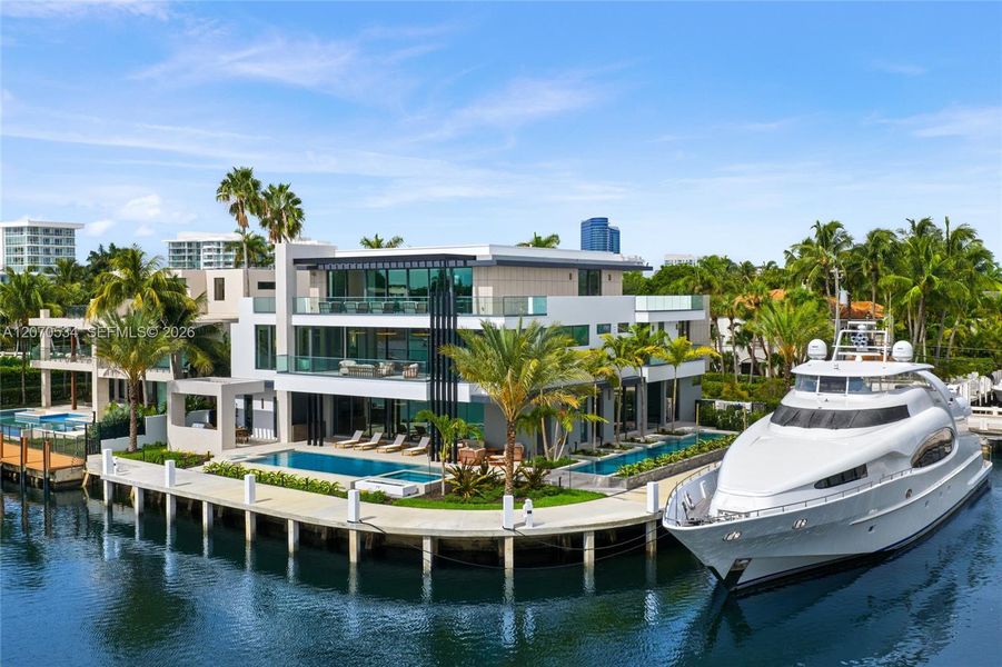 Condo located in Fort Lauderdale, FL showcasing its design and architecture (Image 26).