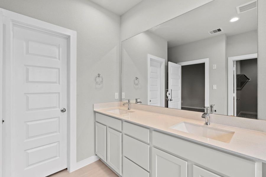 Furnished interior view inside a new home in Briarwood Crossing, Rosenberg (Image 15).