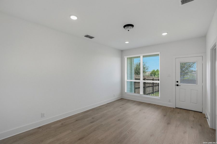 Spacious, unfurnished interior of a new home in Prominence Urban, San Antonio (Image 35).