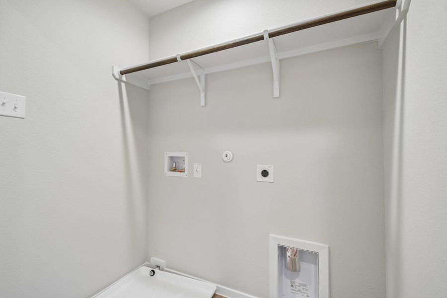 Spacious, unfurnished interior of a new home in Hymeadow, San Marcos (Image 18).