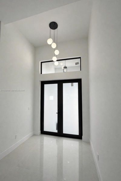 Spacious, unfurnished interior of a new home in , Cape Coral (Image 22).