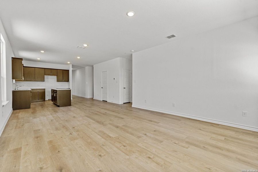 Spacious, unfurnished interior of a new home in Corley Farms, Boerne (Image 16).