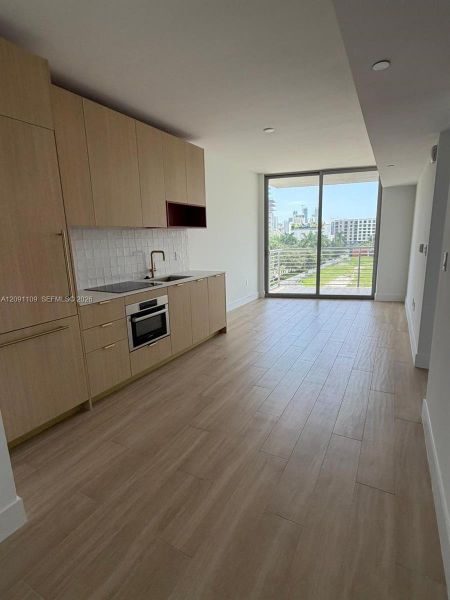 Spacious, unfurnished interior of a new home in , Miami (Image 7).