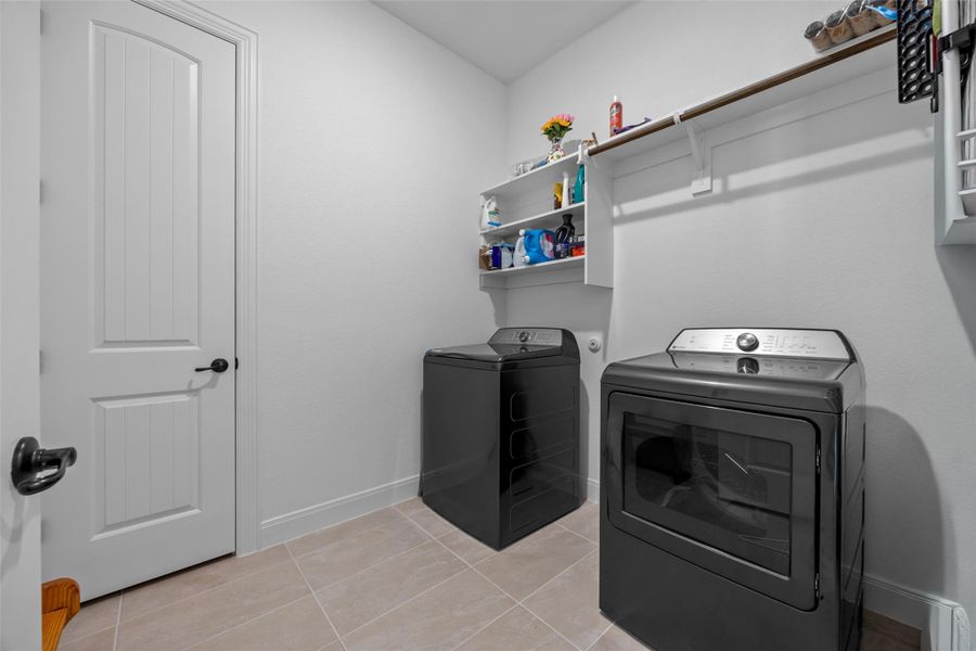 Large laundry room Large laundry room