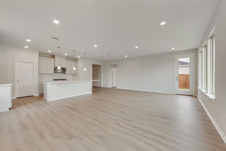 Spacious, unfurnished interior of a new home in Creekside of Crowley, Crowley (Image 12).