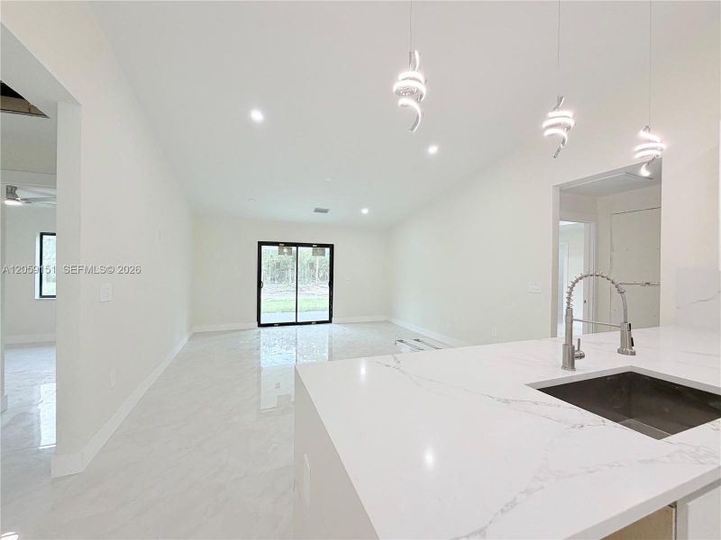 Spacious, unfurnished interior of a new home in , Lehigh Acres (Image 12).