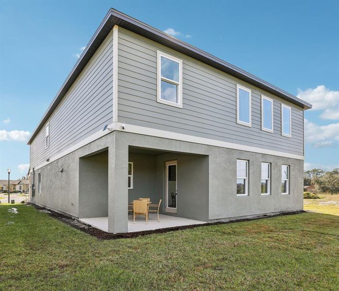 Exterior details and patio area of a home in Hawks Run, Kissimmee (Image 3).