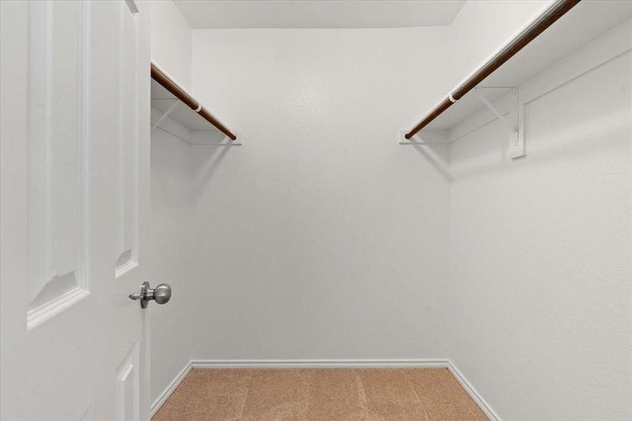 Spacious, unfurnished interior of a new home in Lake Meadow, Princeton (Image 23).