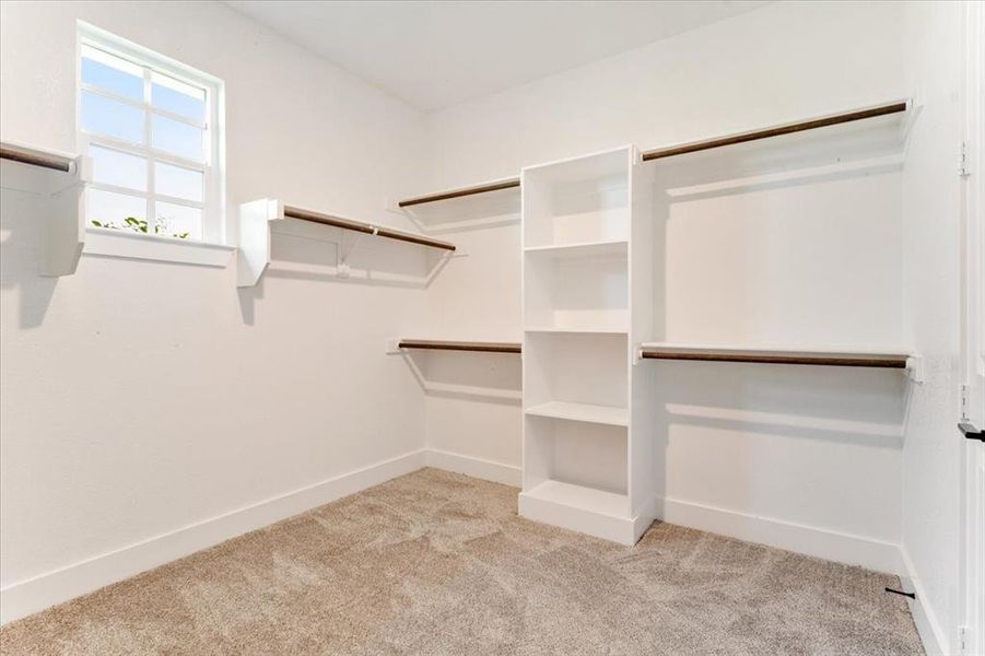 Spacious, unfurnished interior of a new home in King Crossing Estates, Van Alstyne (Image 31).