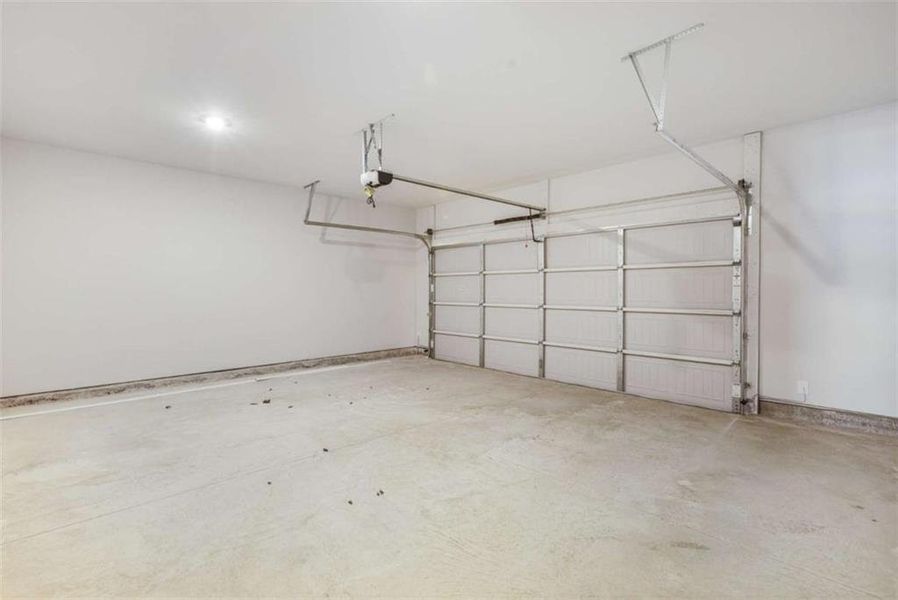 Spacious, unfurnished interior of a new home in , Conyers (Image 20).
