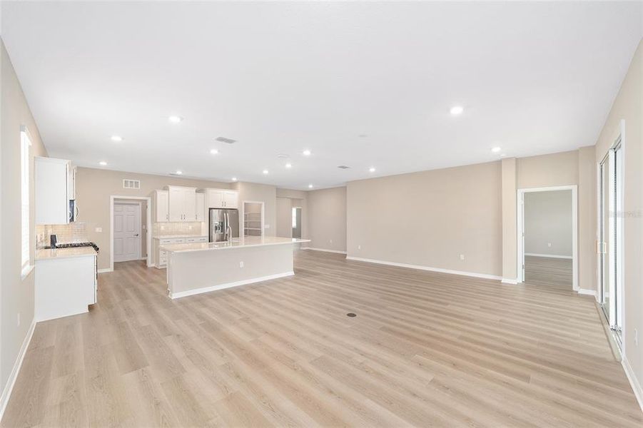 Spacious, unfurnished interior of a new home in , Ocala (Image 12).