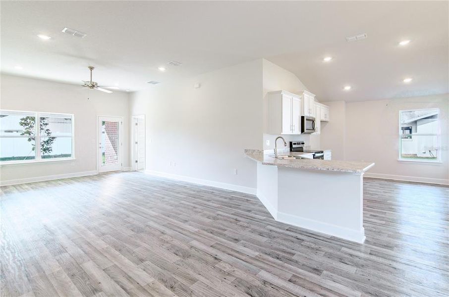 Spacious, unfurnished interior of a new home in , Palm Coast (Image 13).