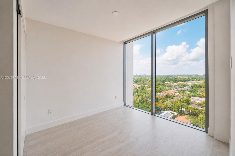Spacious, unfurnished interior of a new home in , Palm Beach (Image 18).