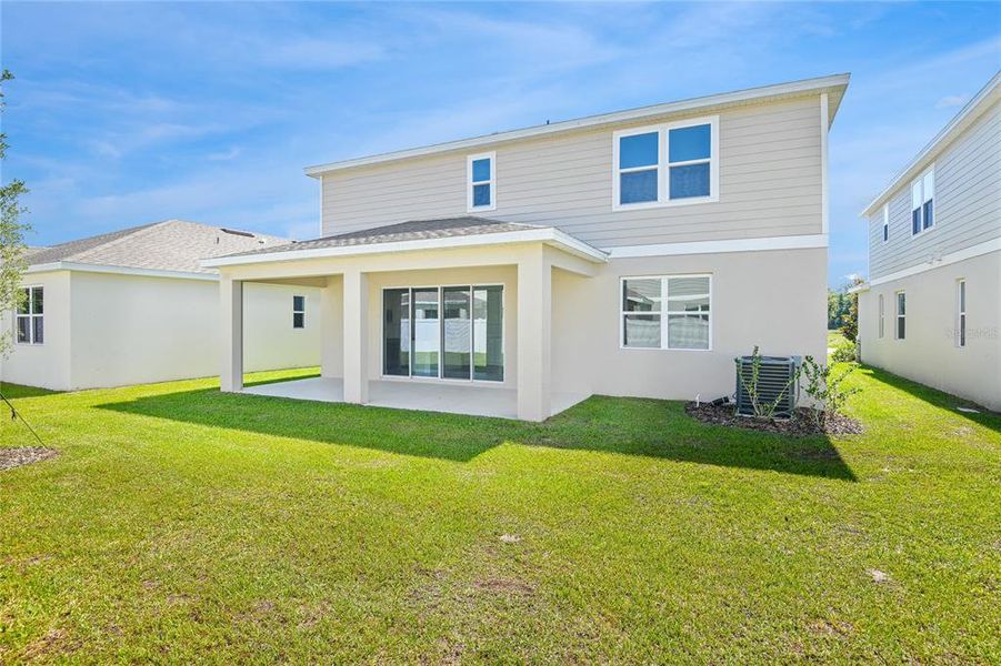 Exterior details and patio area of a home in , Tavares (Image 4).