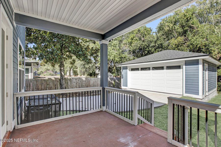 Exterior details and patio area of a home in , Jacksonville (Image 15).