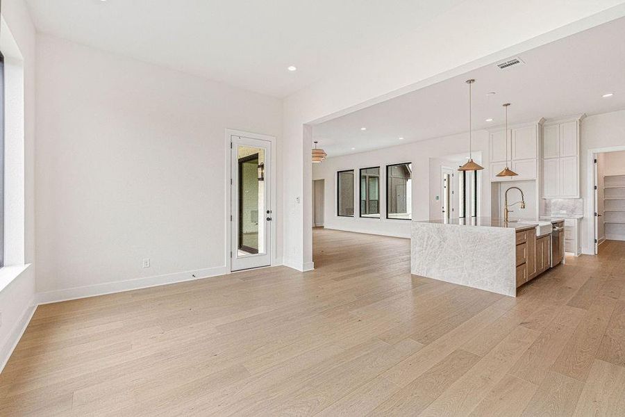 Spacious, unfurnished interior of a new home in , Prosper (Image 20).