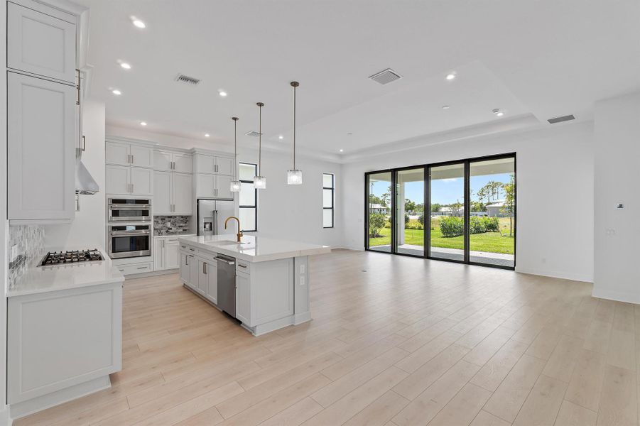 Spacious, unfurnished interior of a new home in Cove Royale, Stuart (Image 14).