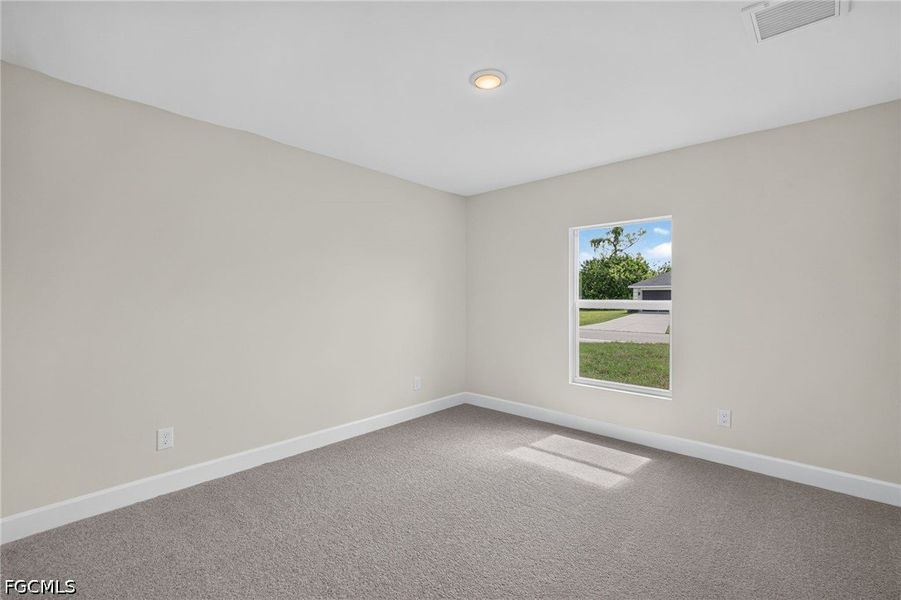 Spacious, unfurnished interior of a new home in Cape Coral, Cape Coral (Image 16).