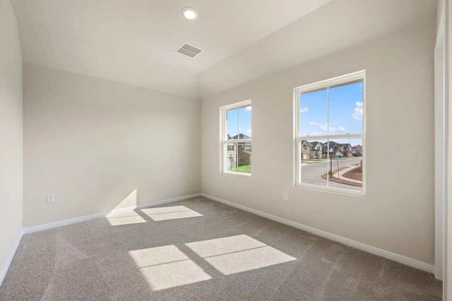Spacious, unfurnished interior of a new home in The Colony, Bastrop (Image 40).