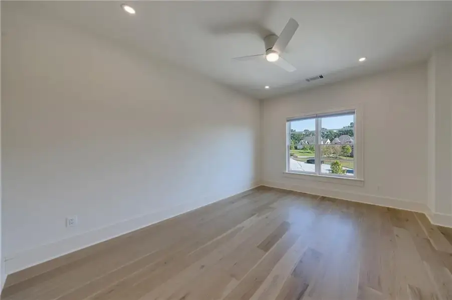 Spacious, unfurnished interior of a new home in , Sandy Springs (Image 72).