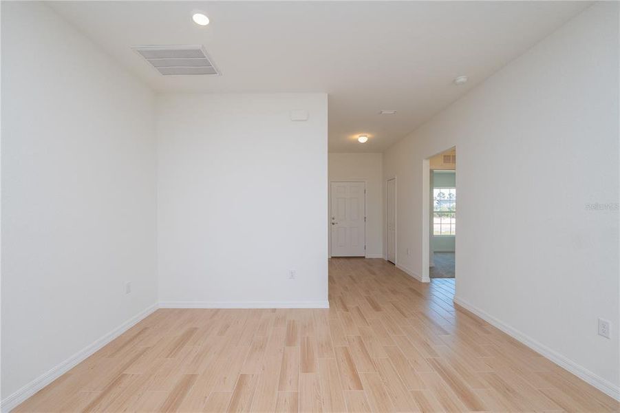 Spacious, unfurnished interior of a new home in , Sebring (Image 14).