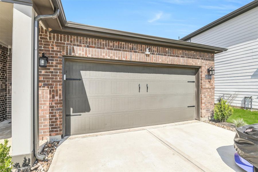 Exterior details and patio area of a home in Magnolia Springs, Montgomery (Image 23).
