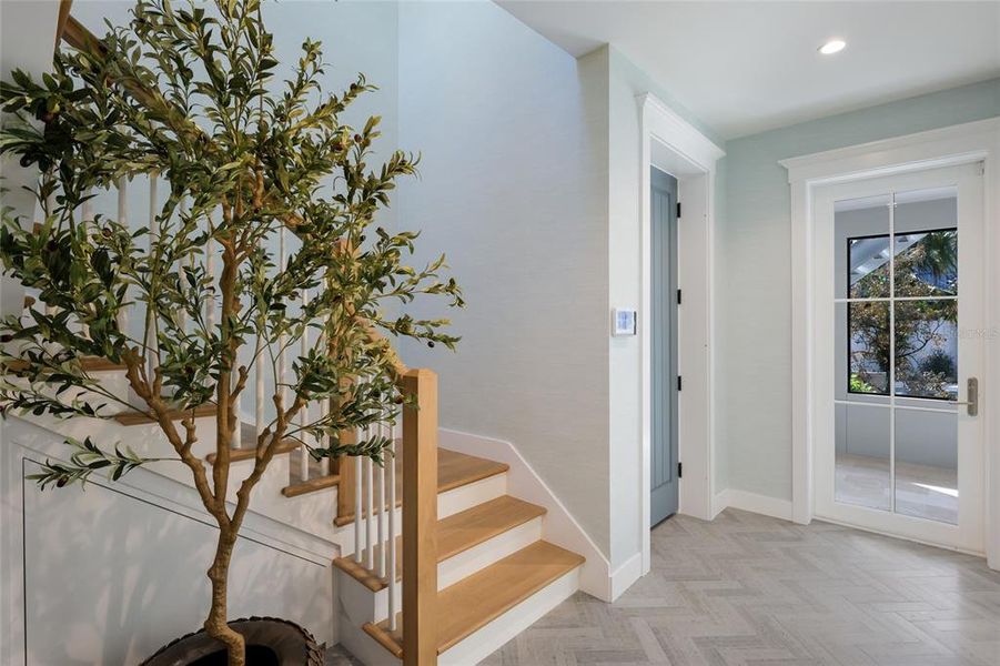 Spacious, unfurnished interior of a new home in , Anna Maria (Image 20).