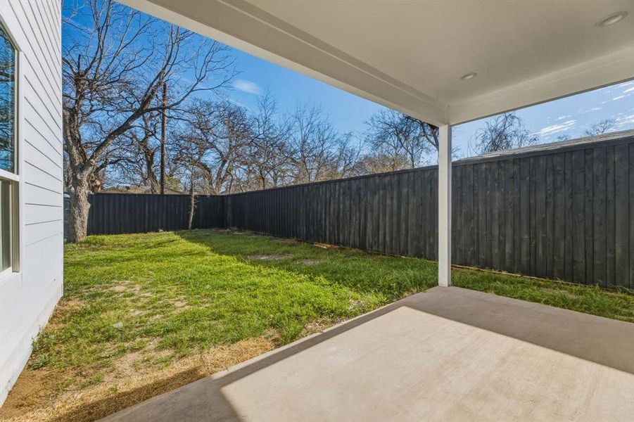 Exterior details and patio area of a home in , Dallas (Image 3).
