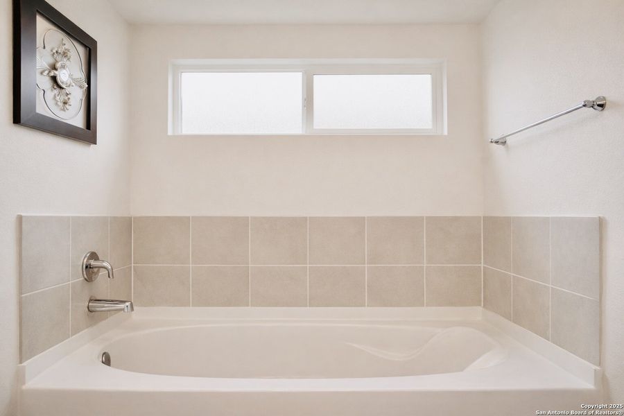 Close-up of interior finishes inside a home in Solana Ridge, San Antonio (Image 23).