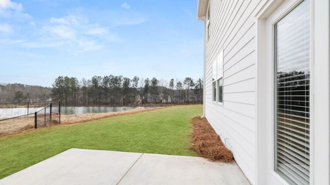 Exterior details and patio area of a home in Thompson Ridge, Dallas (Image 3).