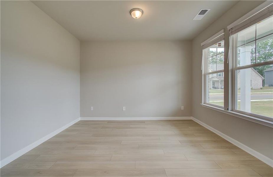 Spacious, unfurnished interior of a new home in Berkeley Lakes, Locust Grove (Image 16).