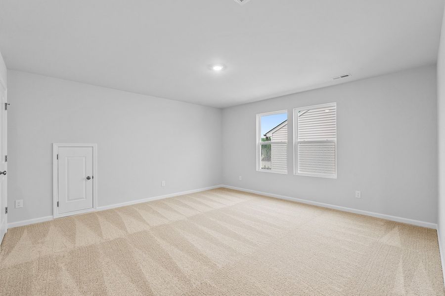 Spacious, unfurnished interior of a new home in Hanes Lake, Winston-Salem (Image 26).