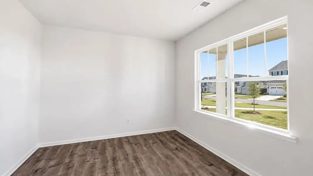 Spacious, unfurnished interior of a new home in Woodglen, Piedmont (Image 18).