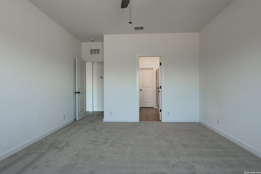 Spacious, unfurnished interior of a new home in Nopal Valley, San Antonio (Image 24).
