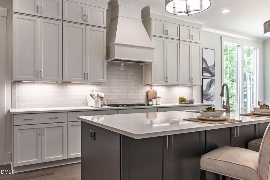 300_MEADOW_WALK_DR_INTERIOR_13