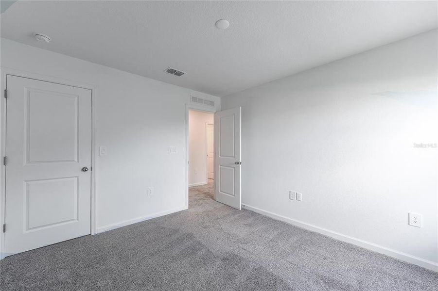 Spacious, unfurnished interior of a new home in , Davenport (Image 18).