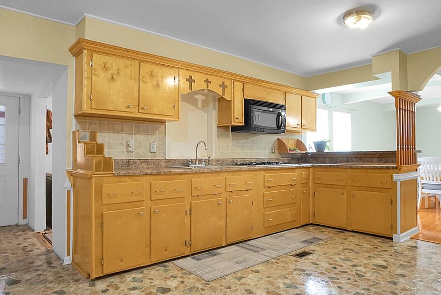 Furnished interior view inside a new home in , Bonneau (Image 59).