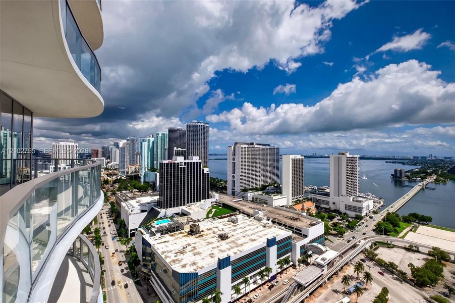 Condo located in Miami, FL showcasing its design and architecture (Image 36).