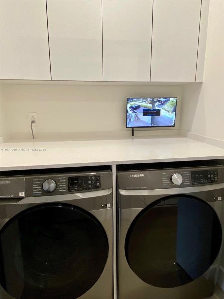 Furnished interior view inside a new home in , Fort Lauderdale (Image 8). Furnished interior view inside a new home in , Fort Lauderdale (Image 8).