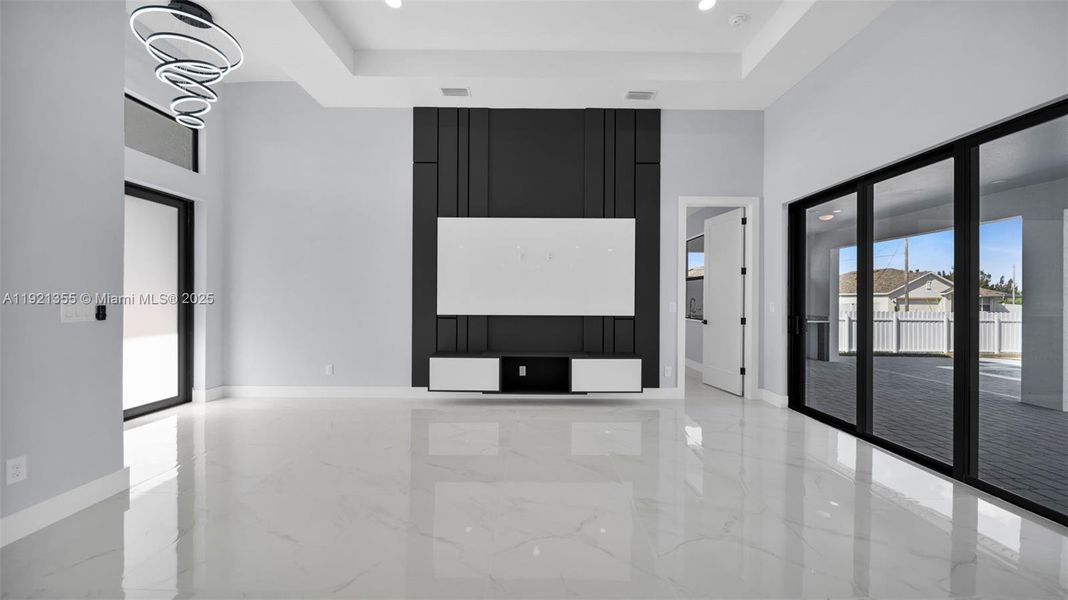 Spacious, unfurnished interior of a new home in , Cape Coral (Image 23).