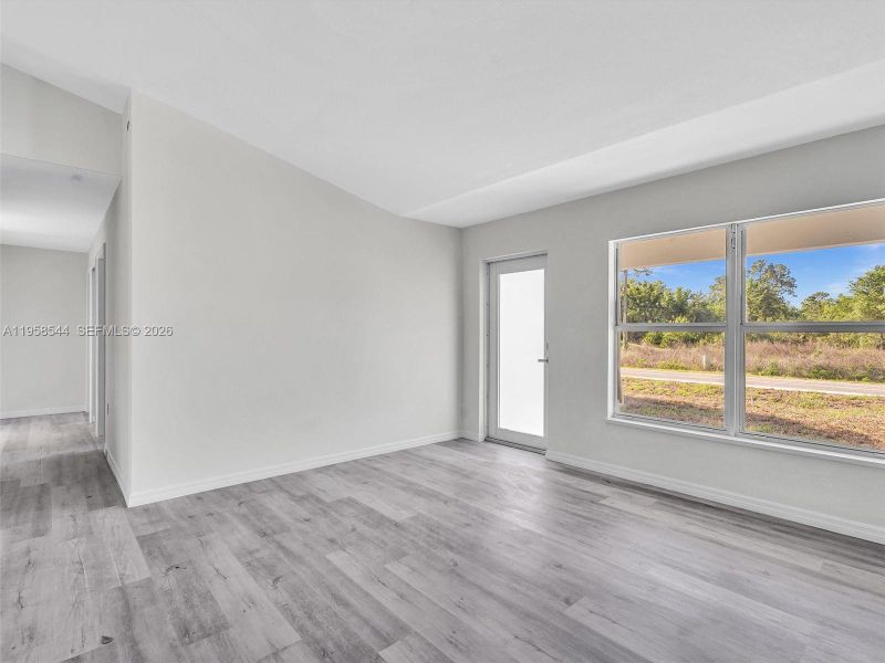 Spacious, unfurnished interior of a new home in , Lehigh Acres (Image 11).