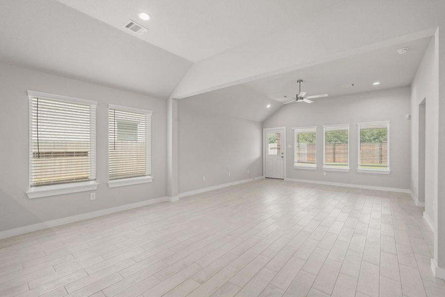 Spacious, unfurnished interior of a new home in Sunterra North, Katy (Image 12).