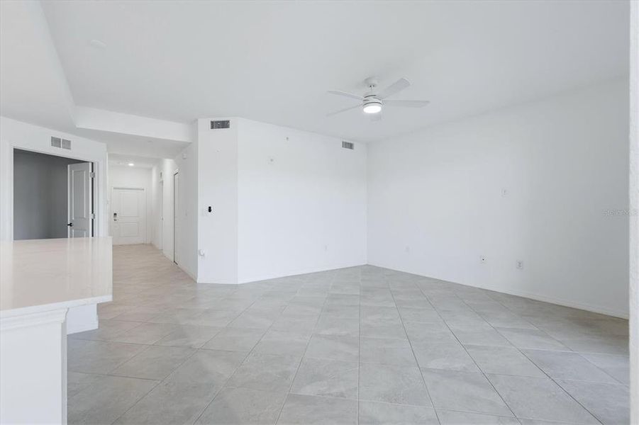 Spacious, unfurnished interior of a new home in , Venice (Image 13).