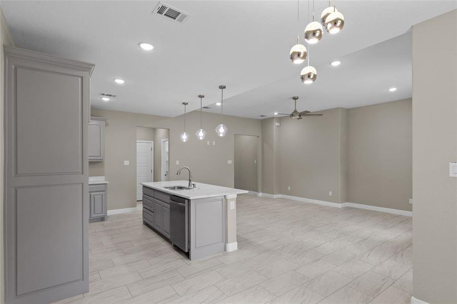 Spacious, unfurnished interior of a new home in , Cleburne (Image 18).