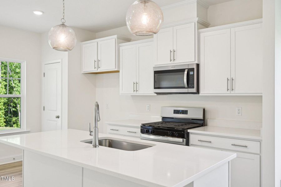 11-web-or-mls-Winding Crk Dr-2105-011