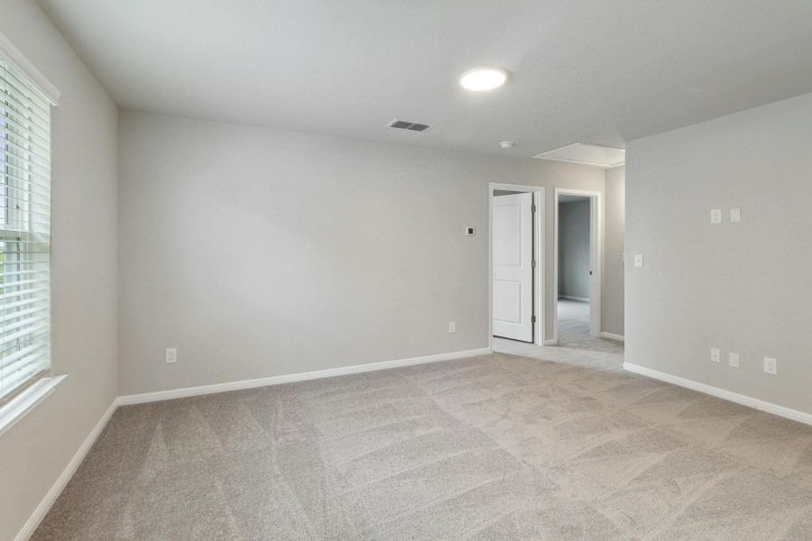 Spacious, unfurnished interior of a new home in , Buda (Image 11).