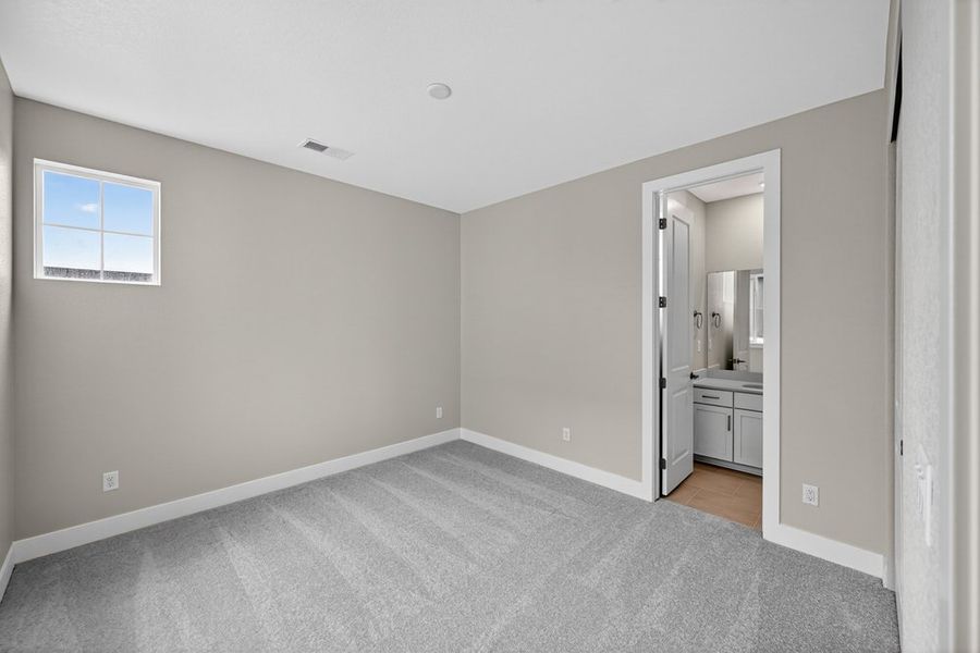 Spacious, unfurnished interior of a new home in Trailstone, Arvada (Image 26).