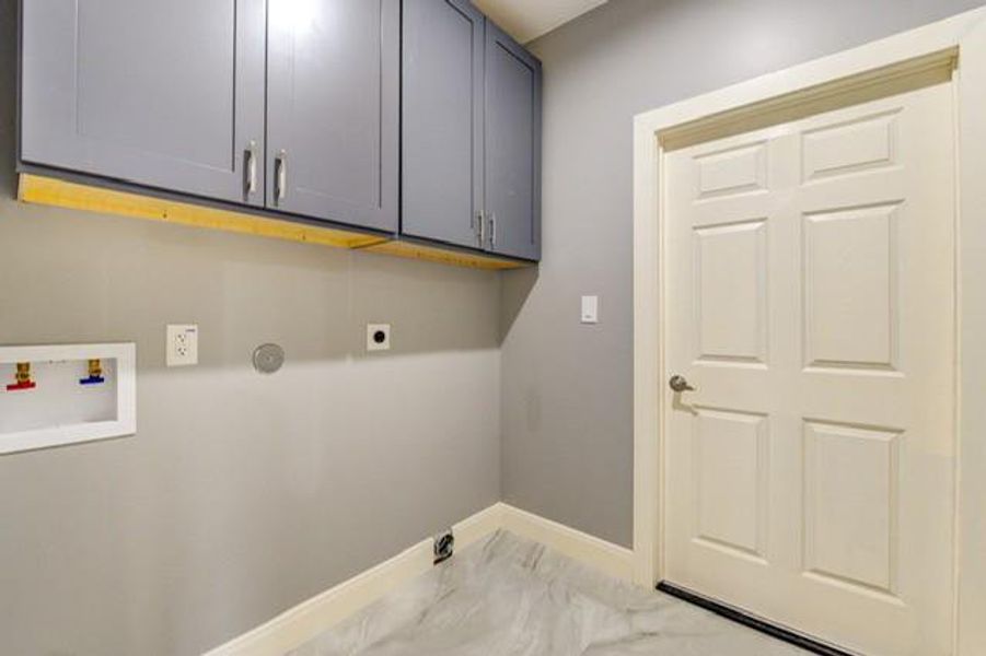 Spacious, unfurnished interior of a new home in , League City (Image 27). Spacious, unfurnished interior of a new home in , League City (Image 27).